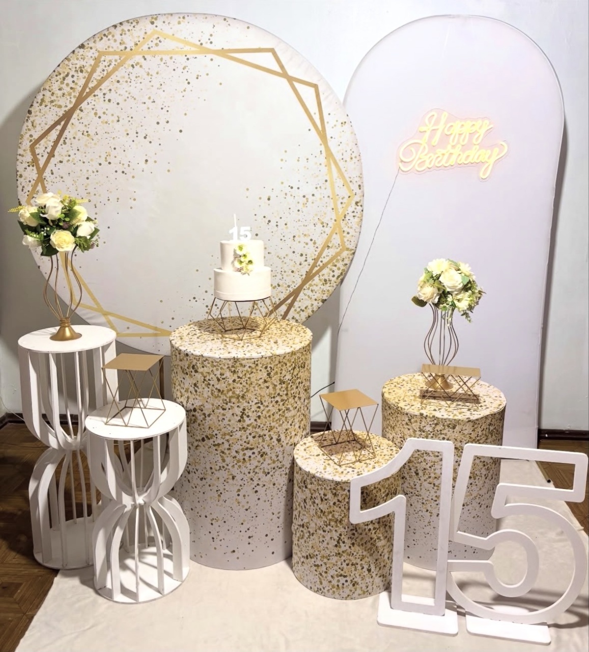 15 Anos - Dourado E Branco - Decoreli Decorações Pegue e Monte
