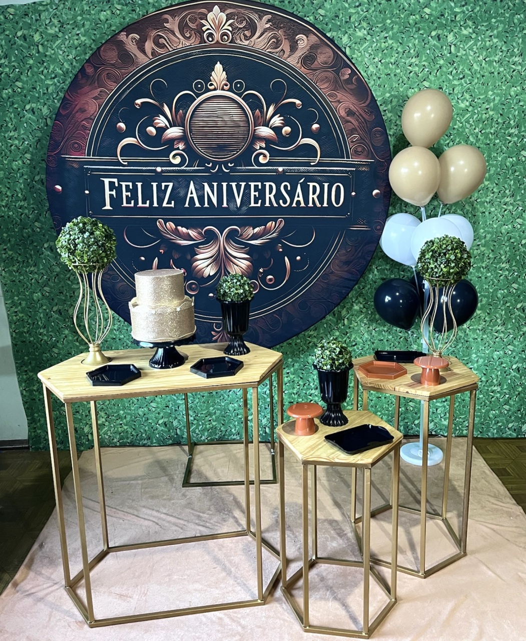 Feliz Aniversário Quadro + Mesas - Decoreli Decorações Pegue e Monte