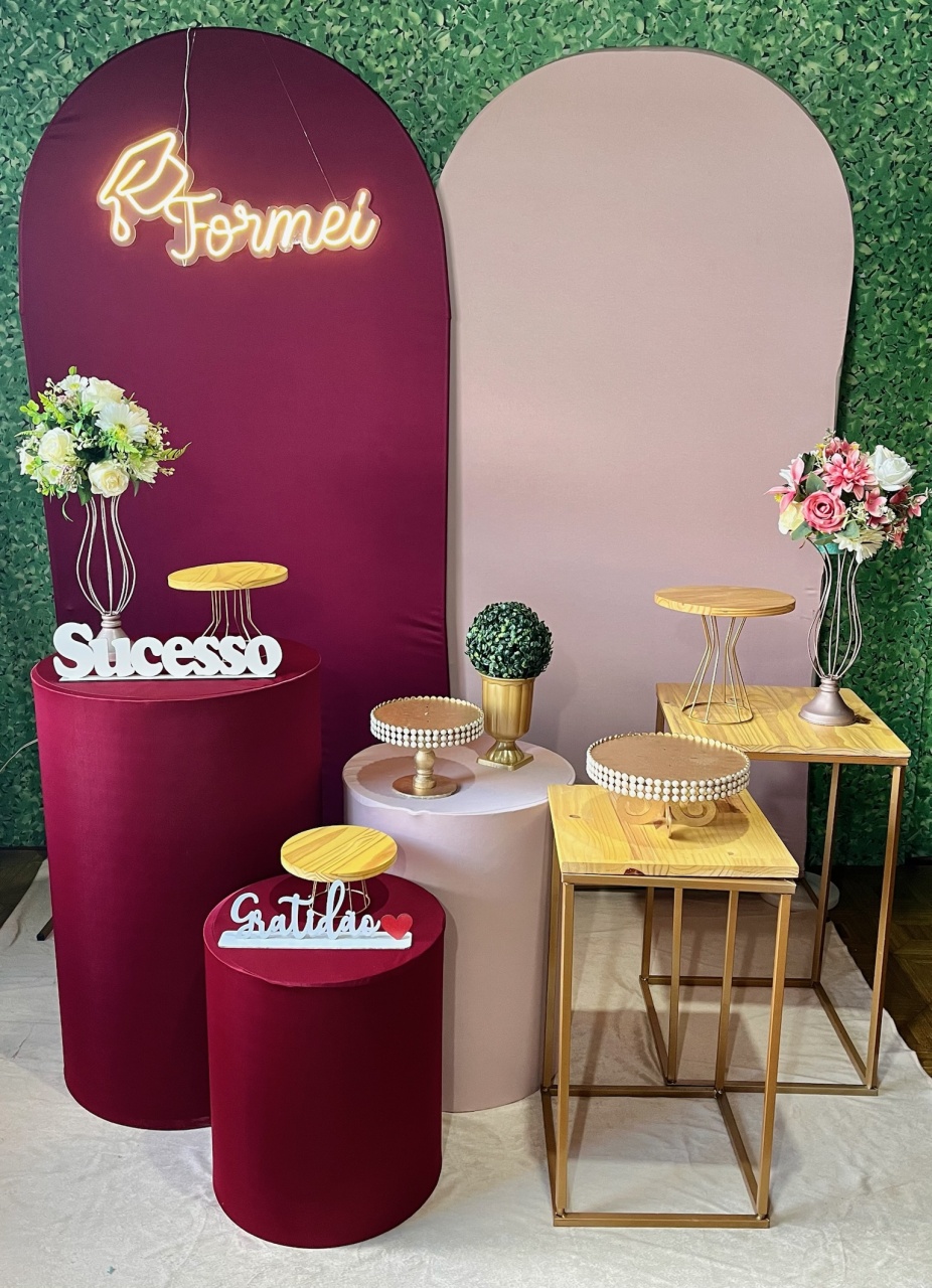 Formatura Marsala E Nude/ Dois Romanos - Decoreli Decorações Pegue e Monte