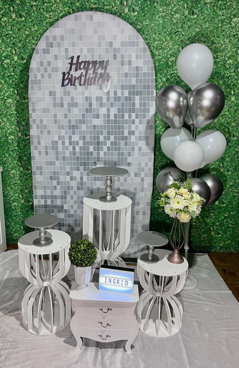 Prata E Mesas Brancas - Decoreli Decorações Pegue e Monte