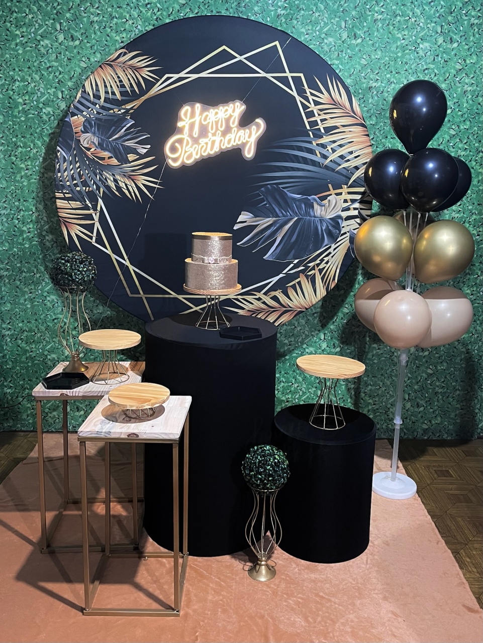 Dourado E Preto - Mesas E Cilindros - Decoreli Decorações Pegue e Monte