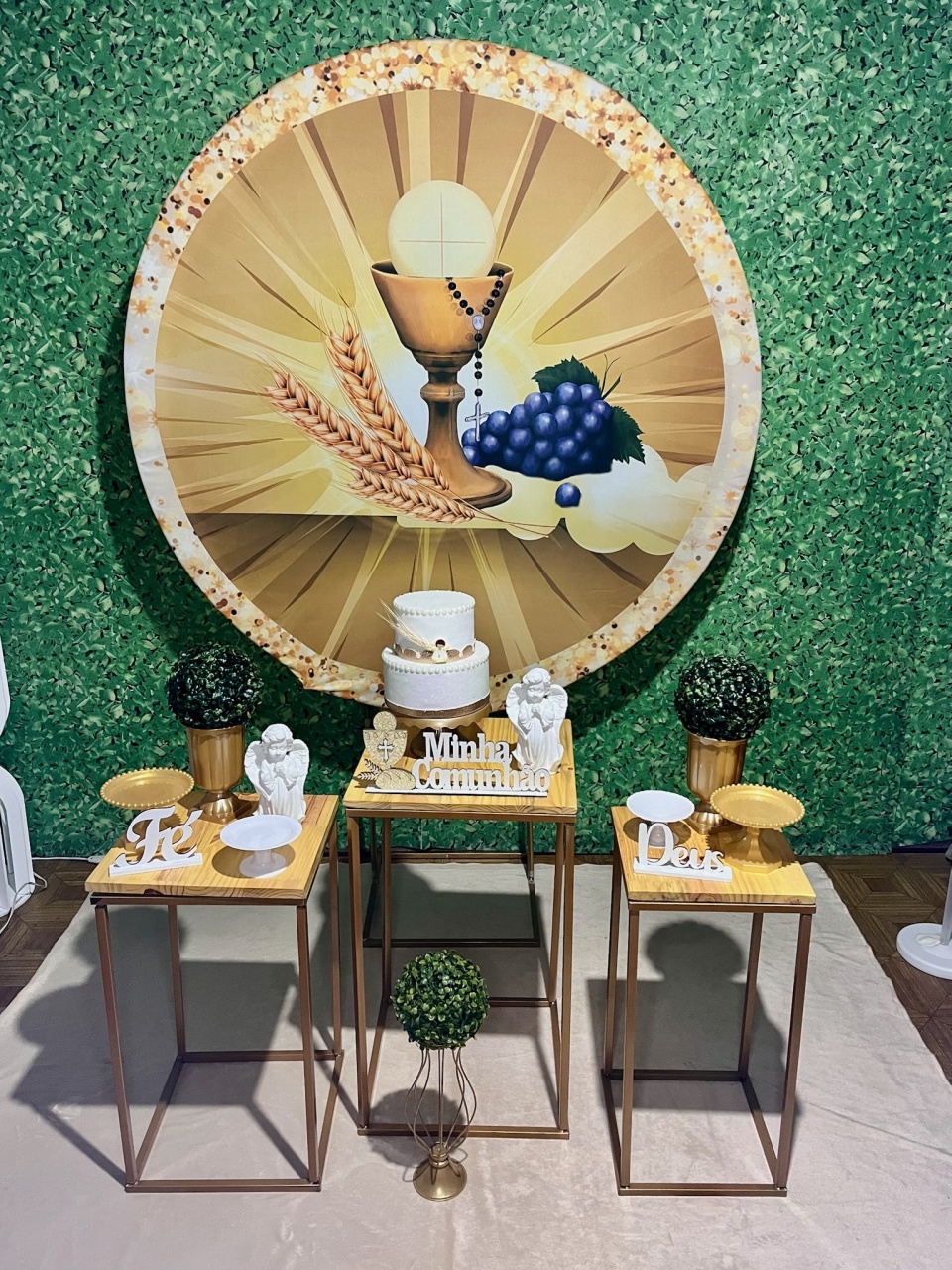 Eucaristia Dourado - Decoreli Decorações Pegue e Monte