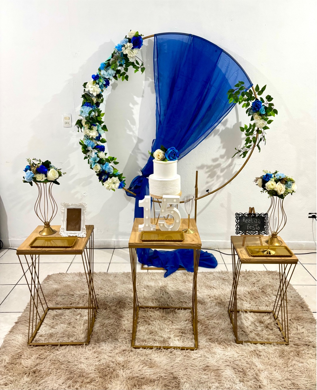 Kit Festa 15 Anos Arco Azul Com Tecido Azul Escuro - Realiza Festa