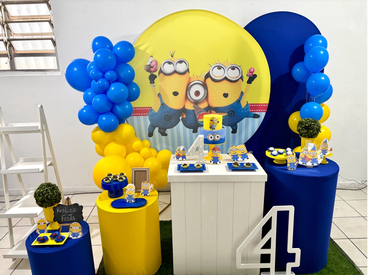 Kit Premium Aniversário Masculino Minions - Realiza Festa
