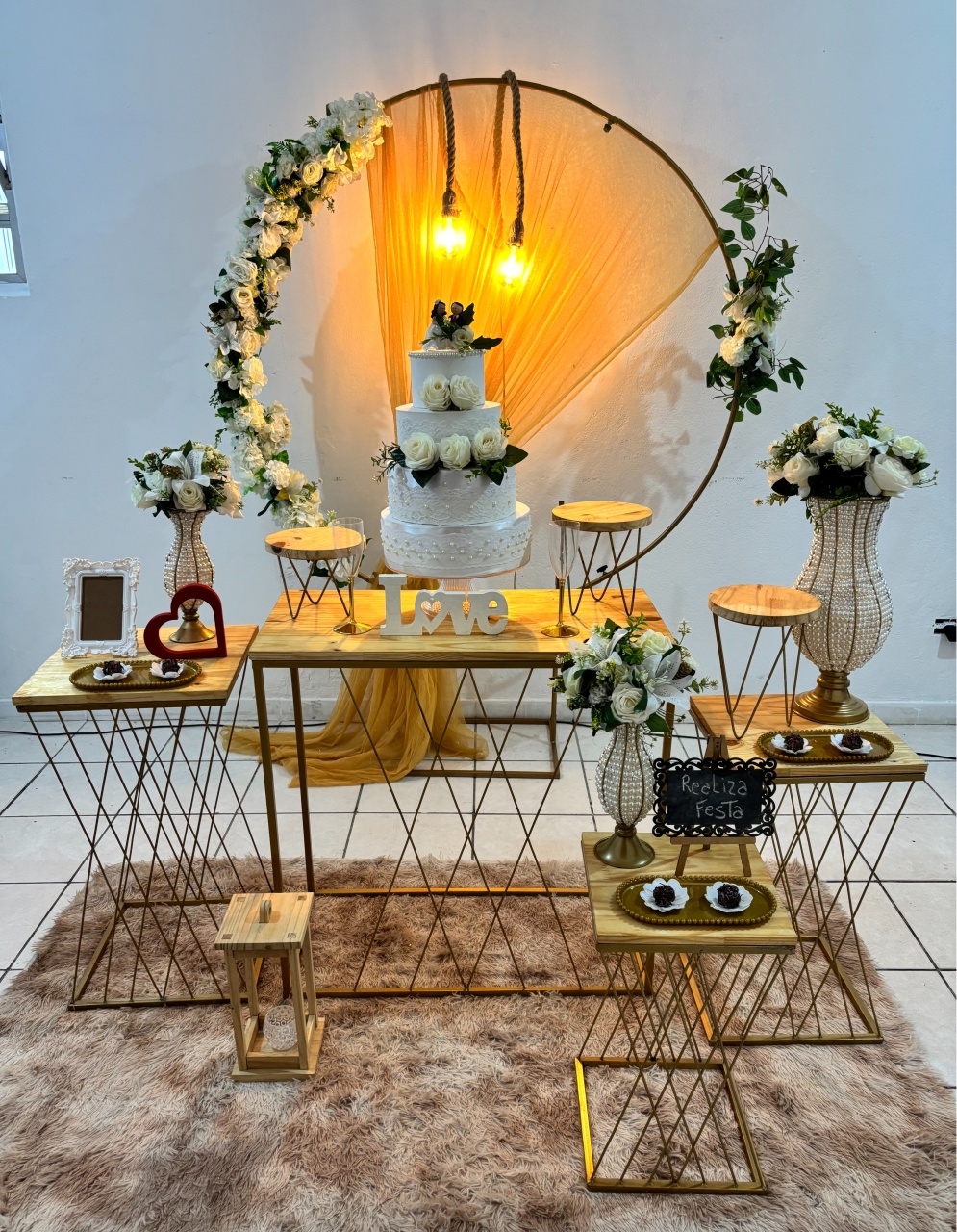 Kit Premium Arco Branco Com Tecido Dourado - Realiza Festa