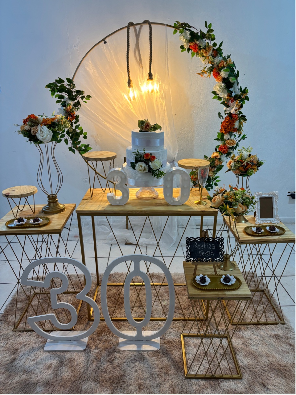 Kit Premium Adulto Feminino Arco Laranja Com Tecido Branco - Realiza Festa