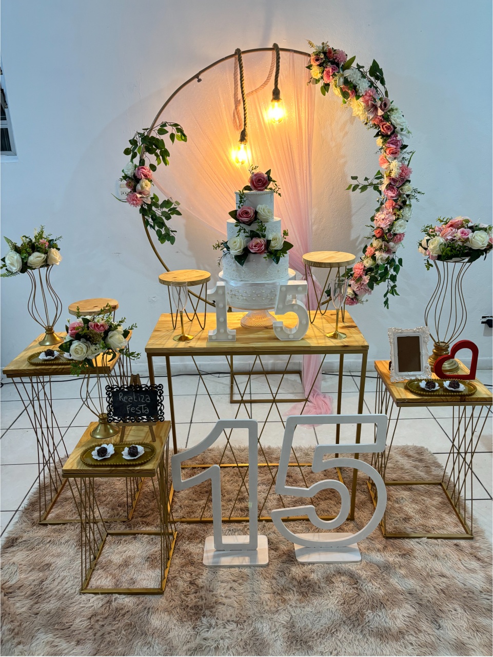 Kit Premium 15 Anos Arco Rosa Com Tecido Rosa - Realiza Festa