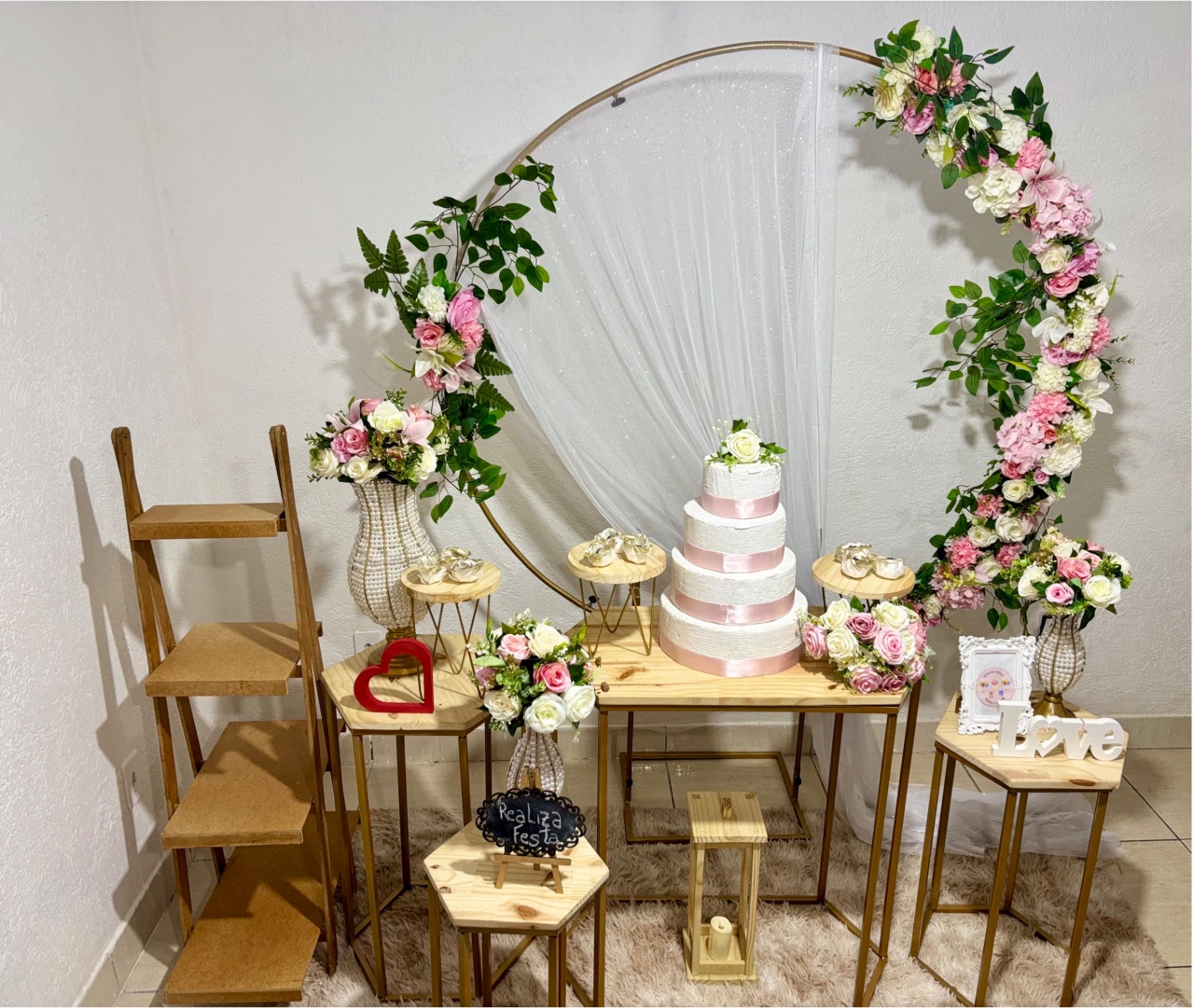 Kit Luxo Casamento - Arco Rosa Com Escadinha - Realiza Festa