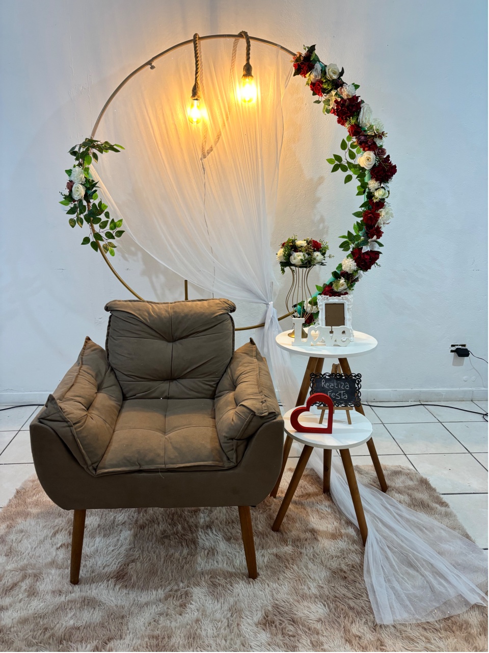 Kit Encontro de Casais Luxo Arco de Flores Vermelho - Realiza Festa