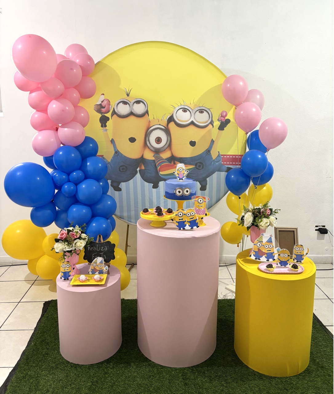 Kit Festa Aniversário Feminino Minions - Realiza Festa