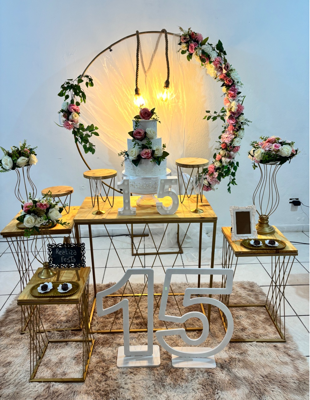 Kit Premium 15 Anos Arco Rosa Com Tecido Branco - Realiza Festa