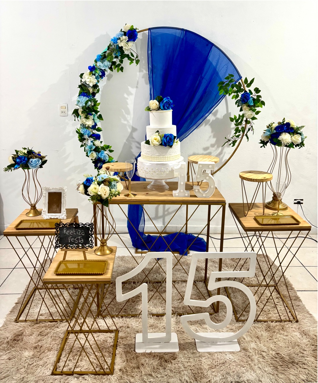 Kit Luxo 15 Anos Arco Azul Com Tecido Azul Escuro - Realiza Festa