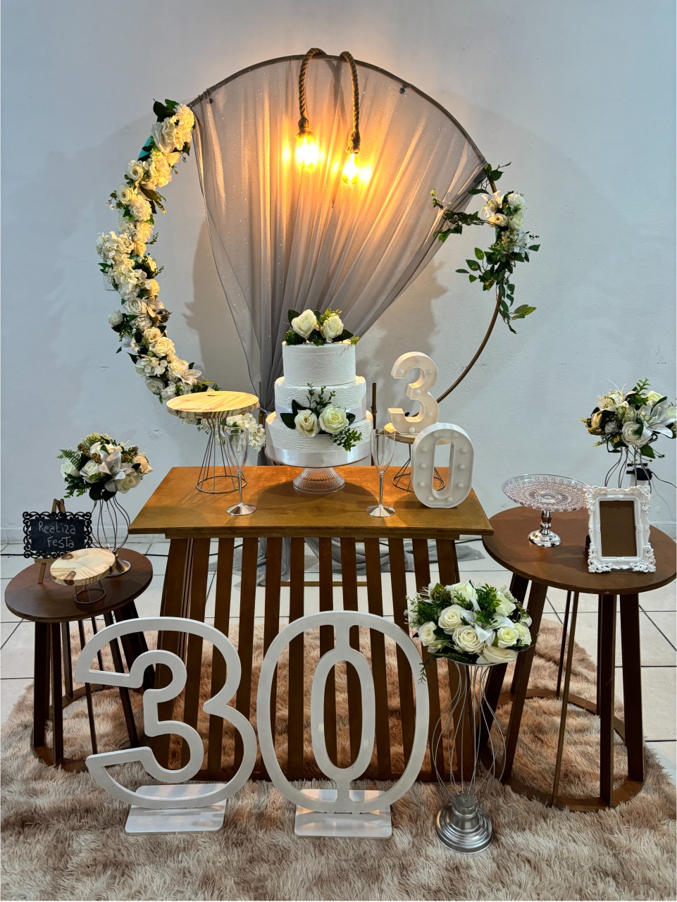 Kit Premium Adulto Feminino Arco Branco Com Tecido Prata Rústico - Realiza Festa