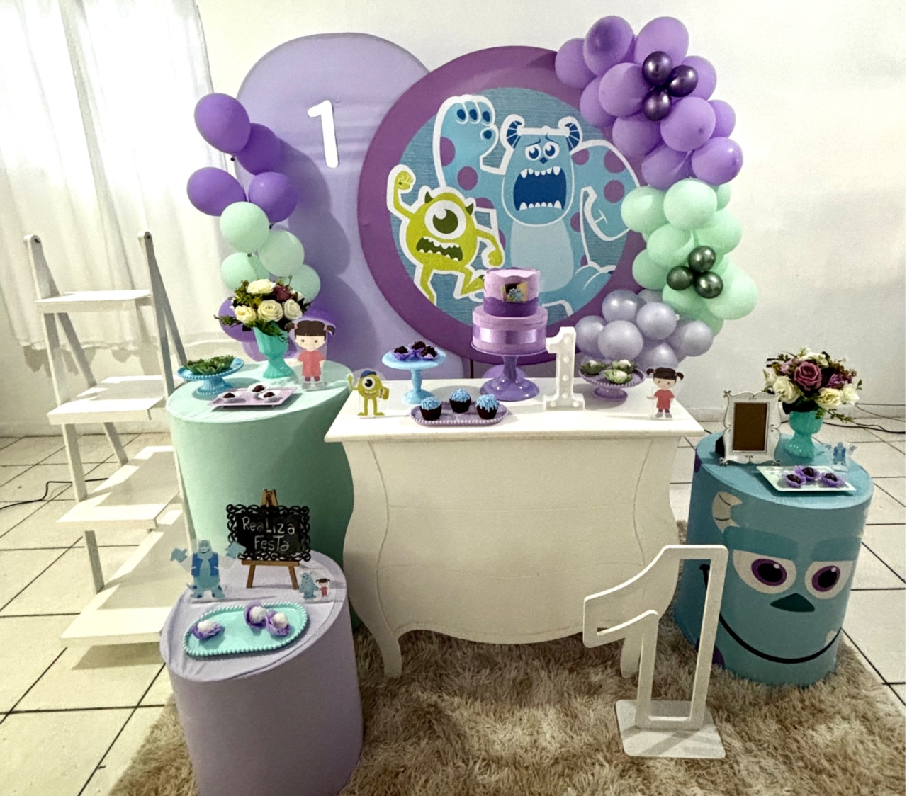 Kit Premium Infantil Feminino Monstros S.a - Realiza Festa