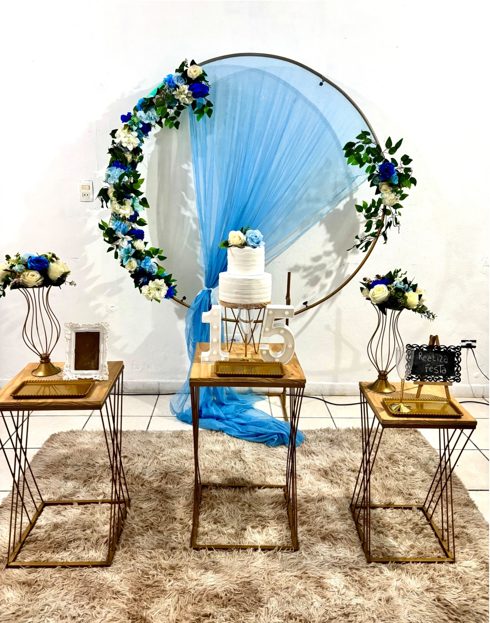 Kit Festa 15 Anos Arco Azul Com Tecido Azul Bebê - Realiza Festa
