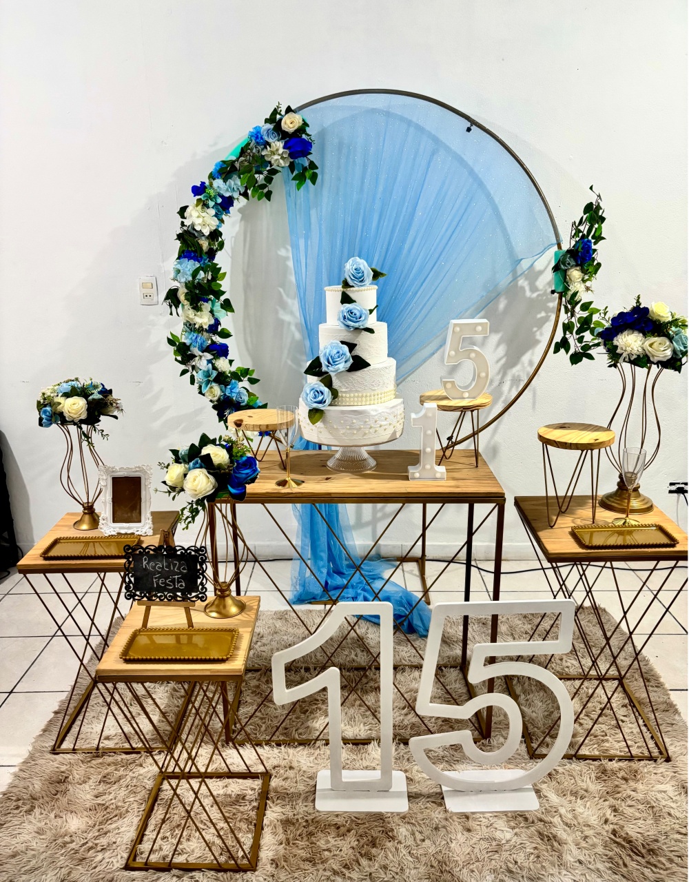 Kit Luxo 15 Anos Arco Azul Com Tecido Azul Bebê - Realiza Festa