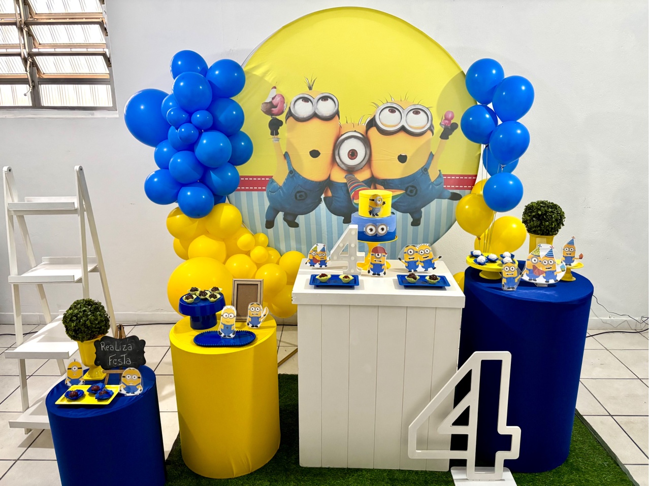 Kit Luxo Aniversário Masculino Minions - Realiza Festa