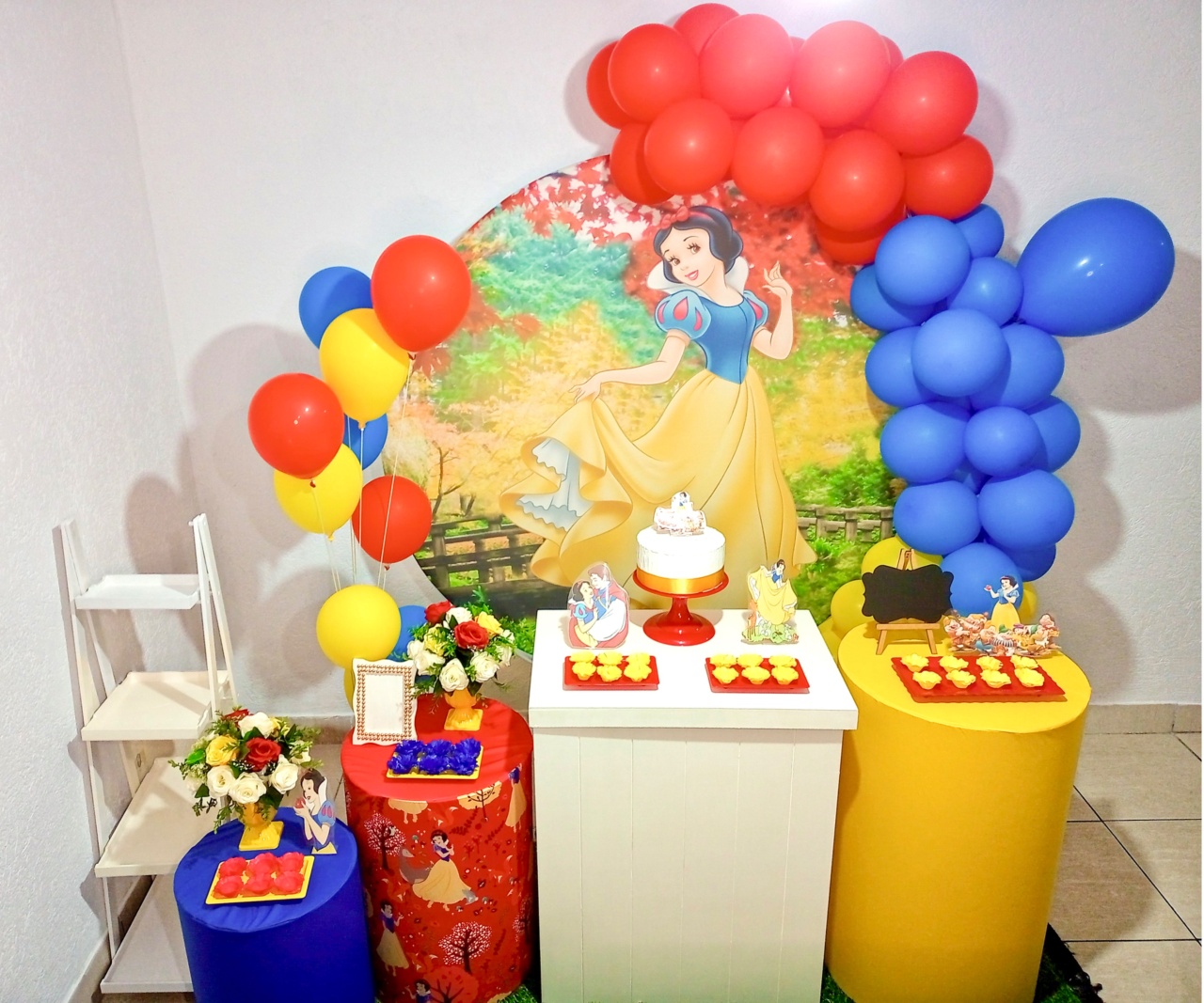 Kit Luxo Aniversário Feminino Branca de Neve - Realiza Festa