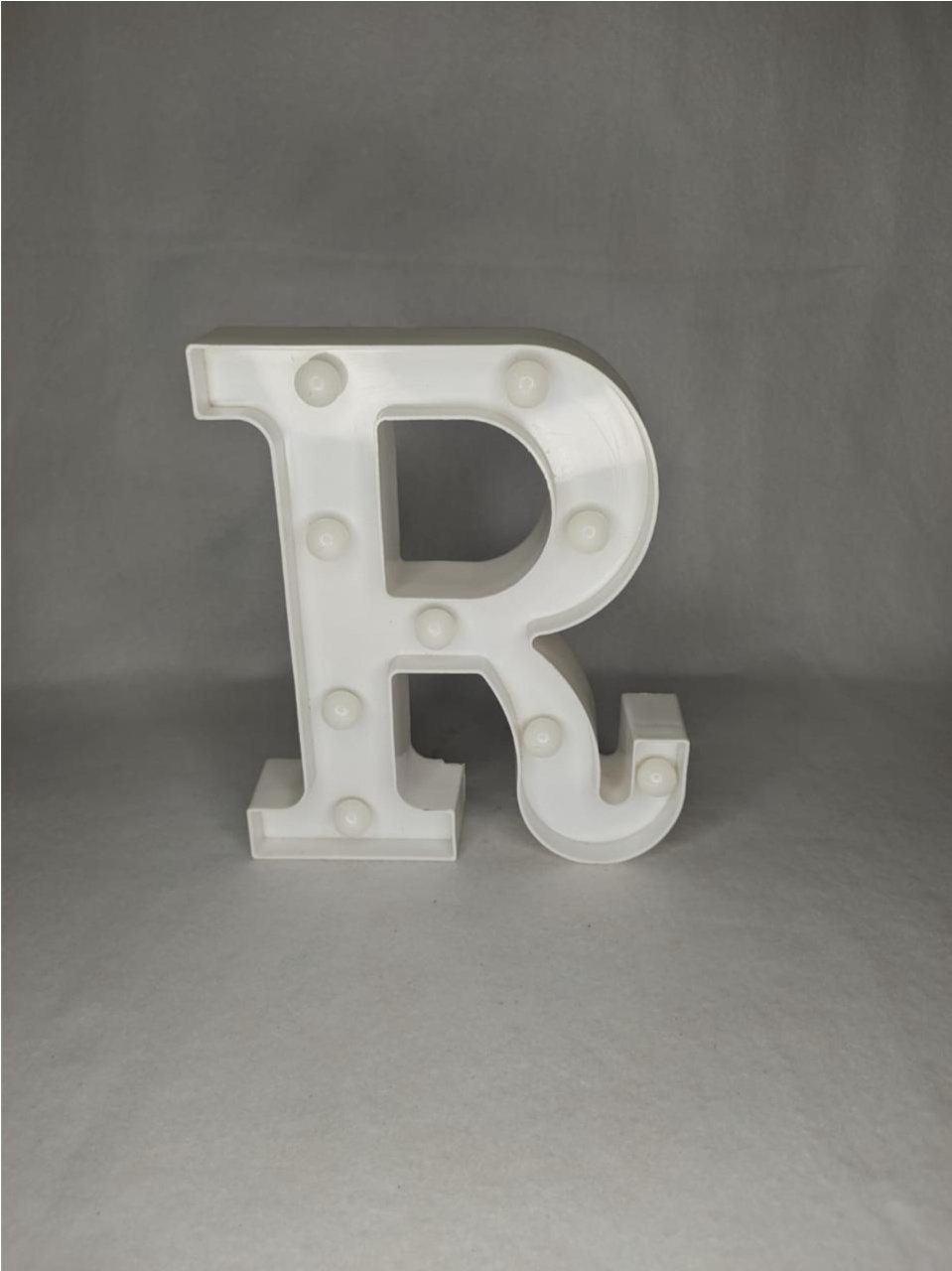 Letra Led R 22Cm - LÊ FESTAS LOCAÇÃO DE 
