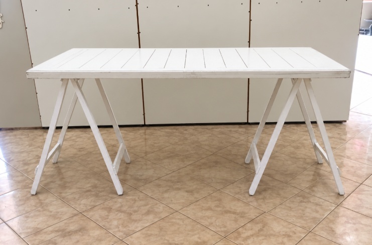 Mesa Cavalete Patina Branca G 1,60X0,70 - LÊ FESTAS LOCAÇÃO DE 