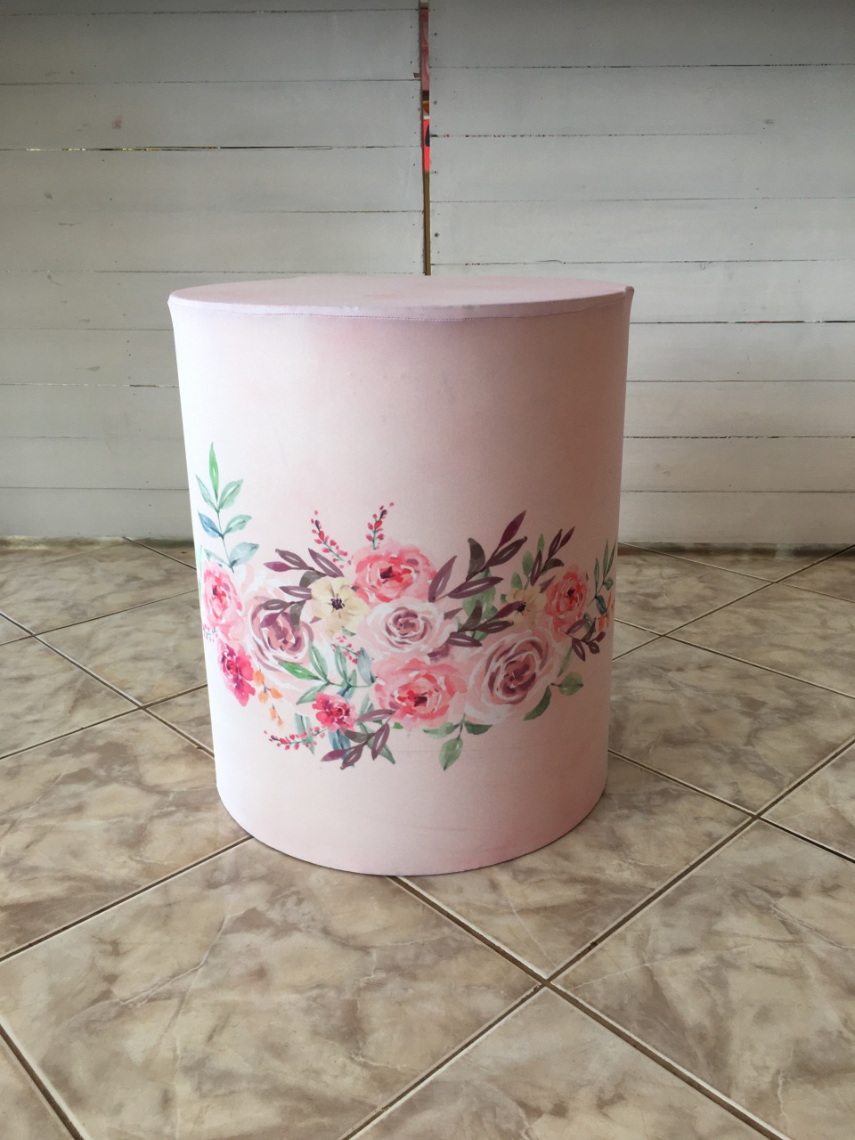Capa Cilindro P Rosa Com Flores - LÊ FESTAS LOCAÇÃO DE 