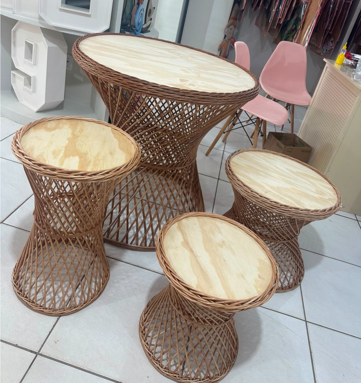 Conjunto de Mesa de Vime Cinturinha Pp,P,M E G - LÊ FESTAS LOCAÇÃO DE 
