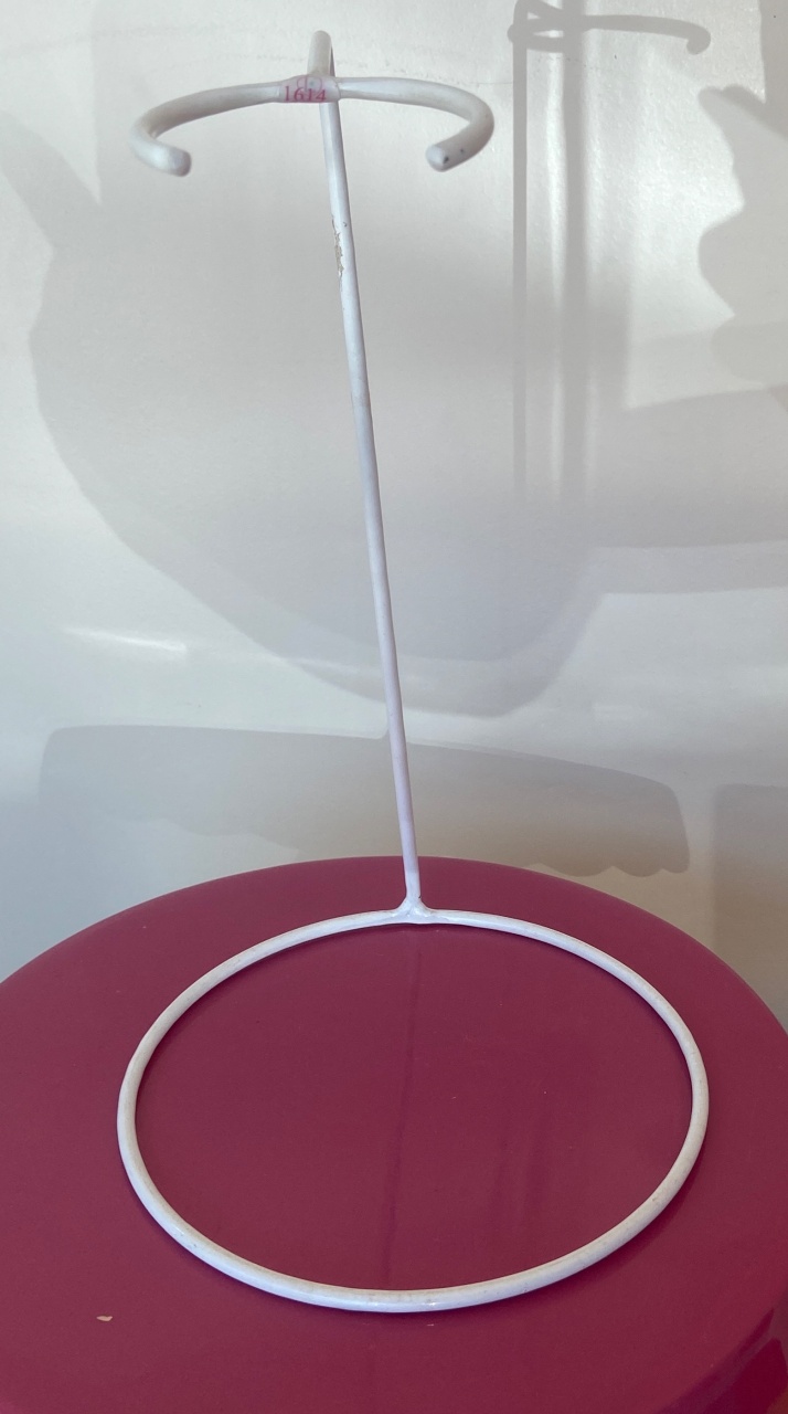 Suporte de Ferro Para Pelucias 24Cm - LÊ FESTAS LOCAÇÃO DE 