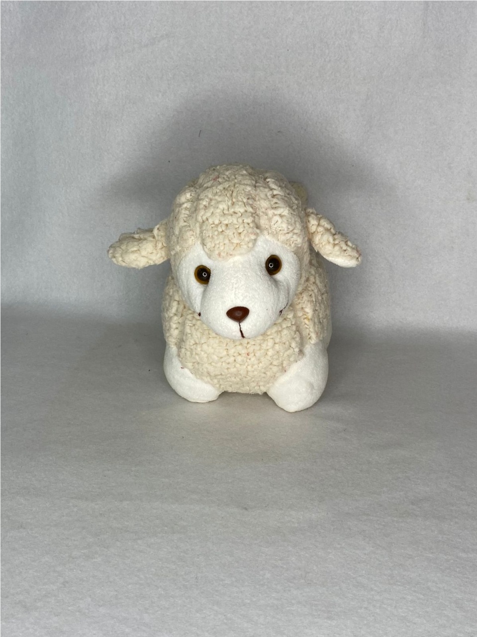 Pelucia Ovelha P 21Cm - LÊ FESTAS LOCAÇÃO DE 