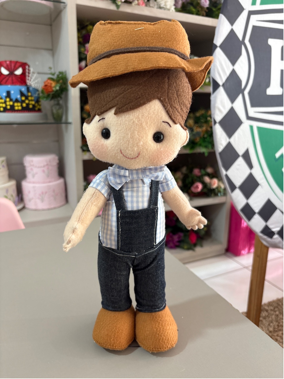 Feltro Fazendinha Fazendeiro 40Cm - LÊ FESTAS LOCAÇÃO DE 