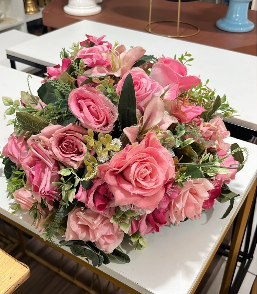 Arranjo Bola M - Rosas Diversos Tons Rosas - LÊ FESTAS LOCAÇÃO DE 
