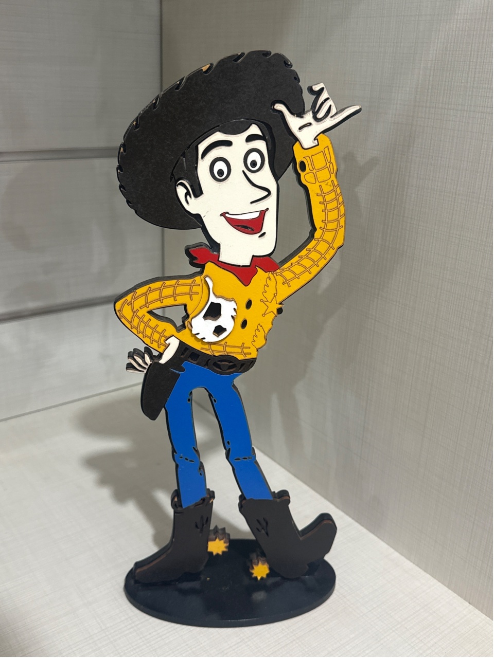 Mdf Personagem Toy Story- Cherife Woody - LÊ FESTAS LOCAÇÃO DE 