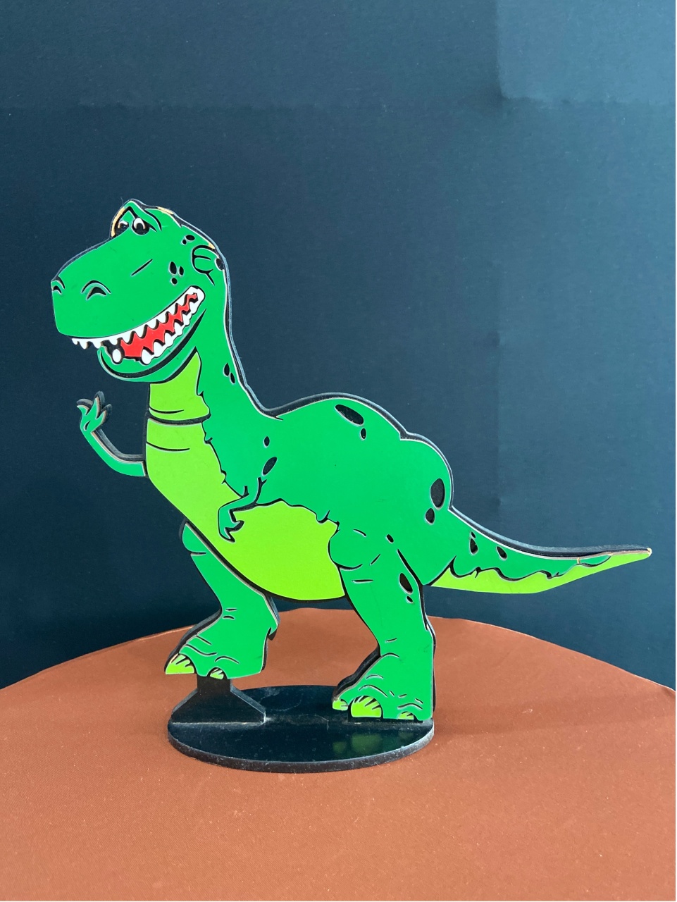 Mdf Personagem Toy Story - Diniossauro Rex - LÊ FESTAS LOCAÇÃO DE 