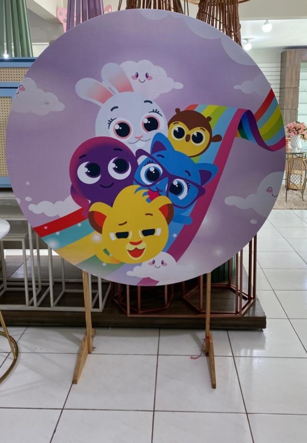 Tecido Painel Redondo 1,5M- Bolo Fofo F. Arco Iris - LÊ FESTAS LOCAÇÃO DE 