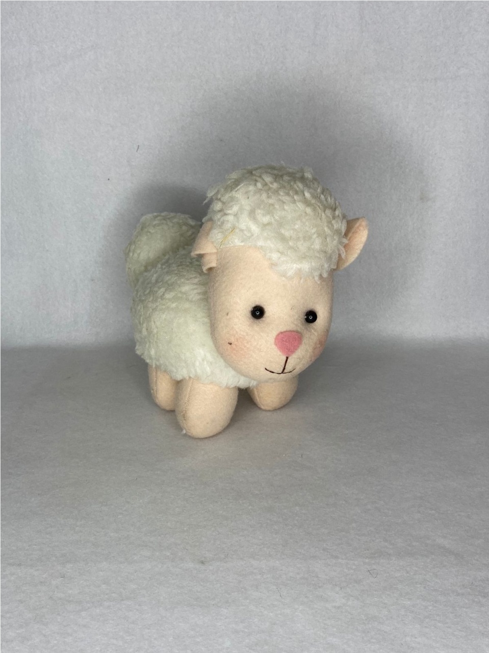 Feltro Ovelhinha 20Cm - LÊ FESTAS LOCAÇÃO DE 