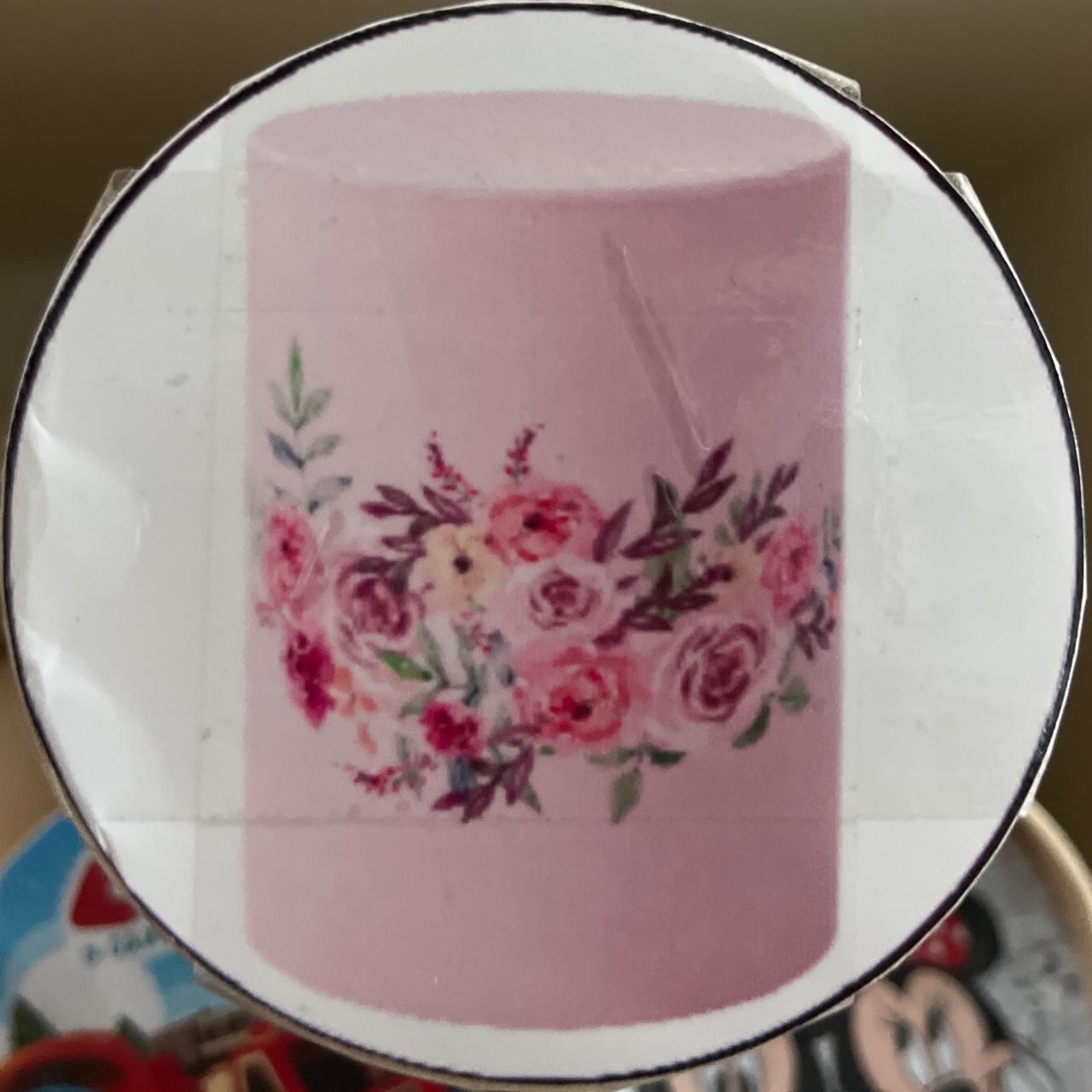 Capa Cilindro P - Rosa C/ Flores - LÊ FESTAS LOCAÇÃO DE 