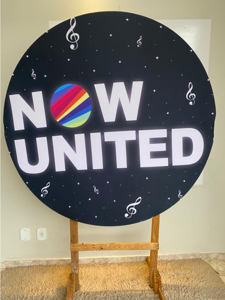 Tecido Painel Redondo 1,5M- Now United - LÊ FESTAS LOCAÇÃO DE 
