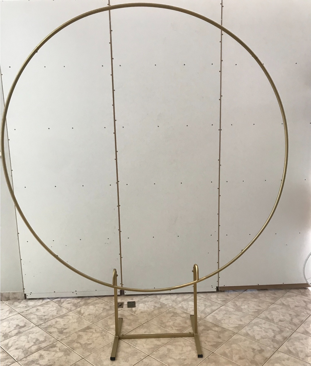 Estrutura Painel Arco Redondo 1,5M Dourado - LÊ FESTAS LOCAÇÃO DE 