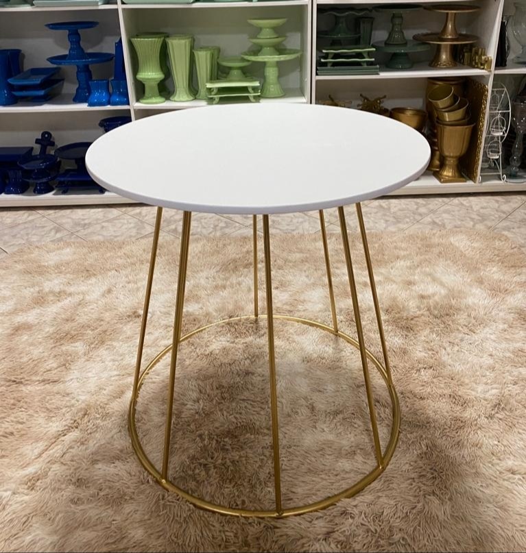Mesa Redonda Branca/Base Dourada 80Cm - LÊ FESTAS LOCAÇÃO DE 