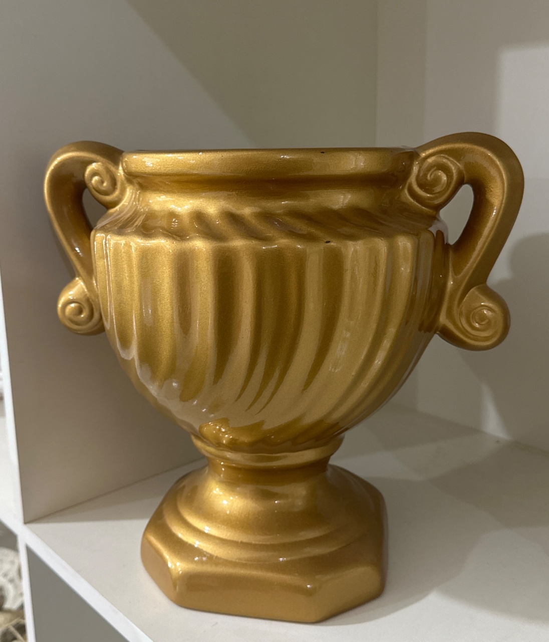 Vaso Com Alça Imperial Dourado Er4227 - LÊ FESTAS LOCAÇÃO DE 