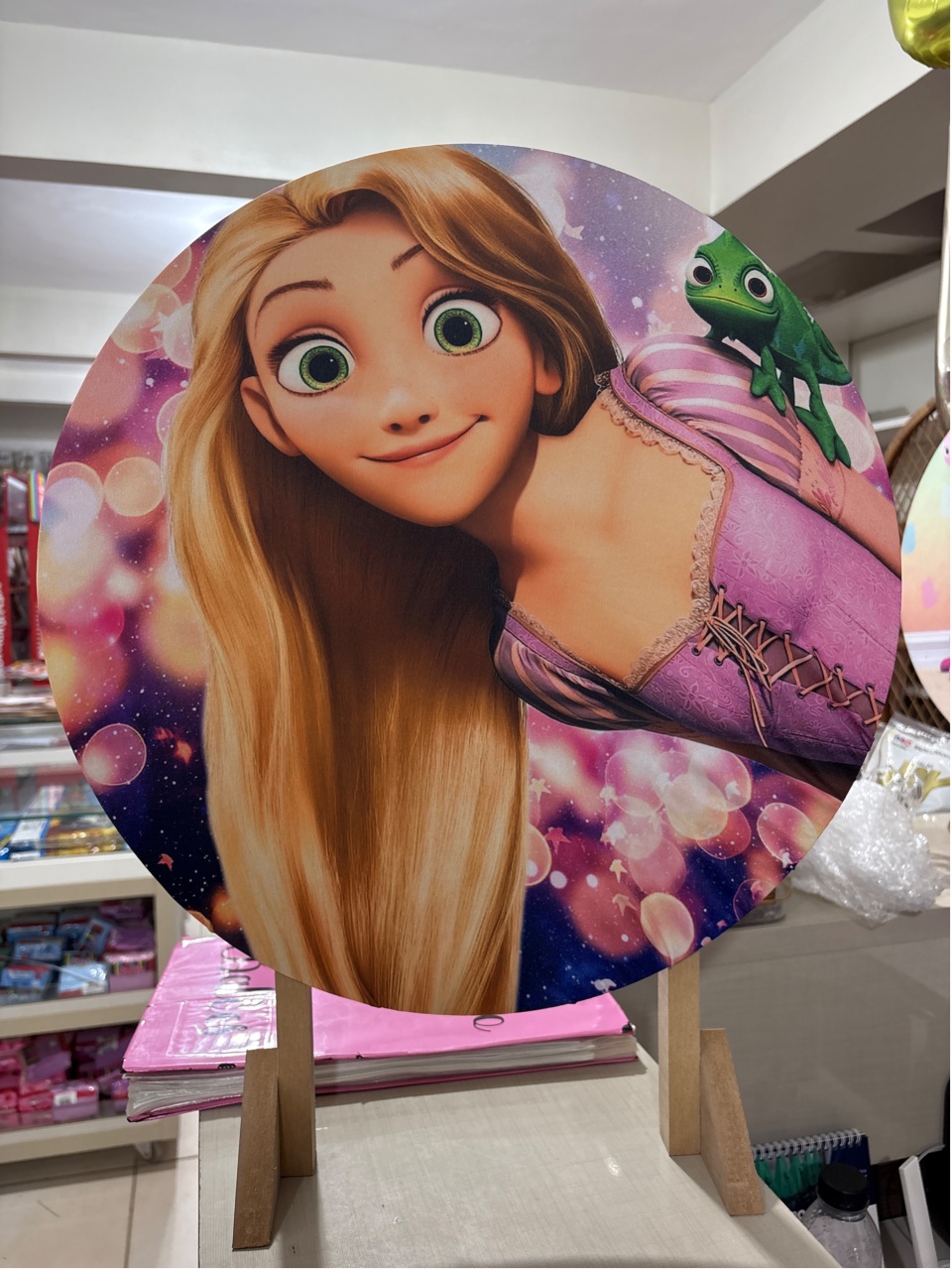 Tecido Painel Redondo 50Cm - Enrolados/Rapunzel - LÊ FESTAS LOCAÇÃO DE 