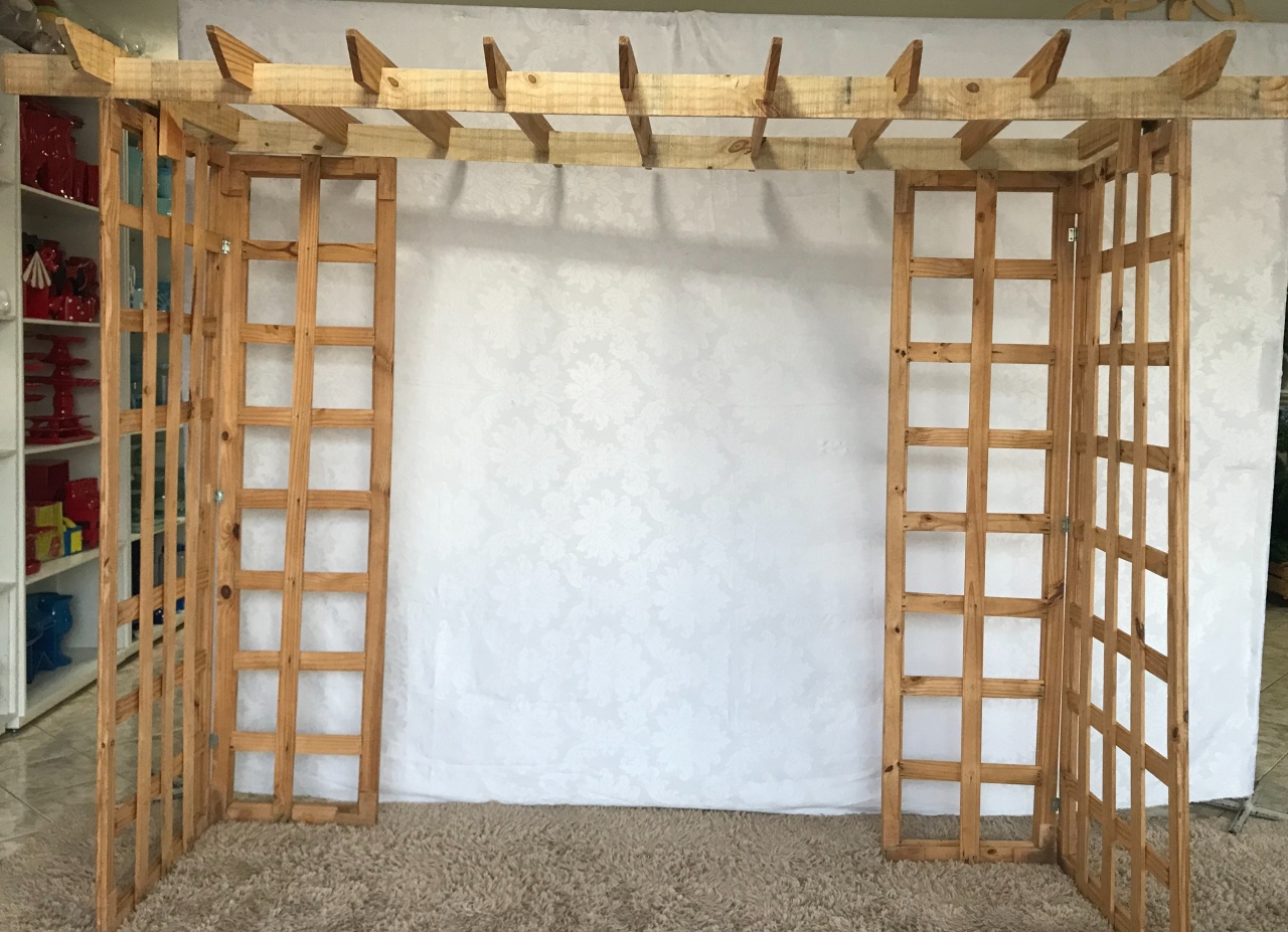 Pergolado Pinus 2,20X2,40M - LÊ FESTAS LOCAÇÃO DE 