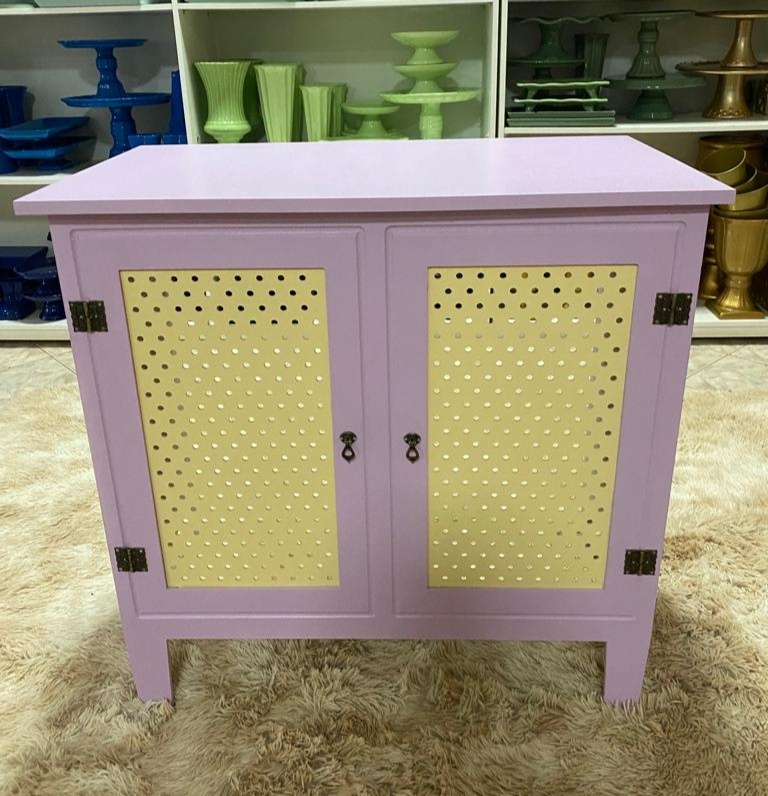 Comoda Adele 2 Portas Com Furinhos Lilas - LÊ FESTAS LOCAÇÃO DE 