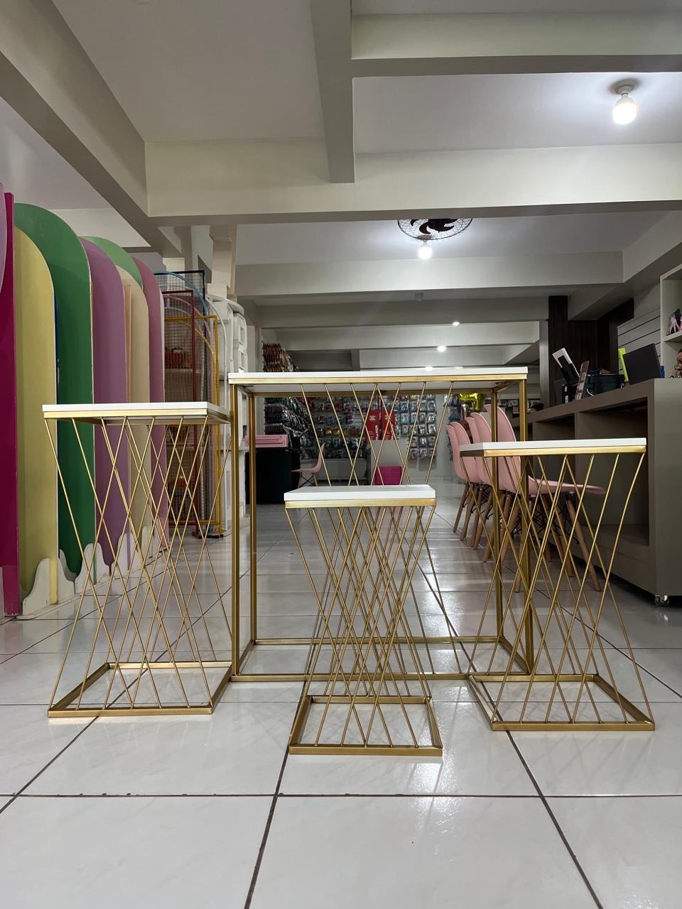 Mesa Teia Dourada M - LÊ FESTAS LOCAÇÃO DE 