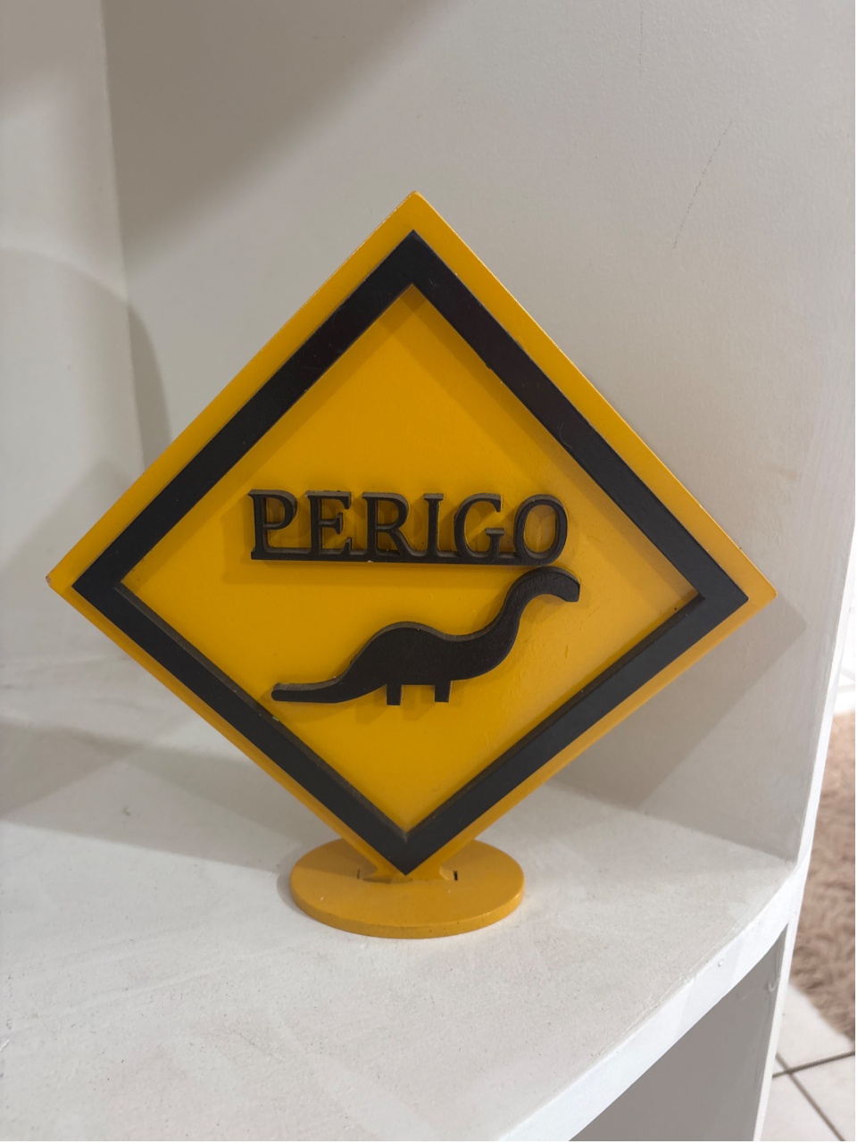 Placa Dino Perigo - LÊ FESTAS LOCAÇÃO DE 