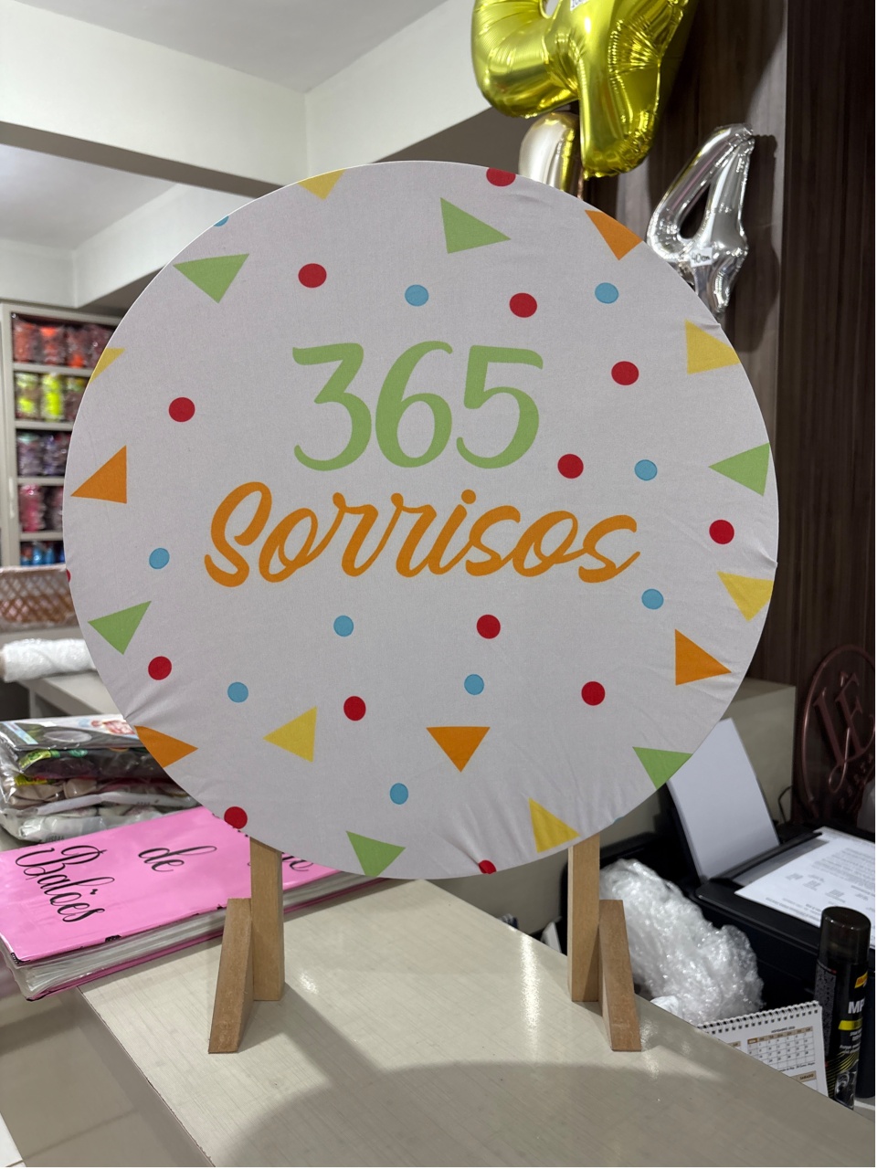 Tecido Painel Redondo 50Cm - 365 Sorrisos - LÊ FESTAS LOCAÇÃO DE 