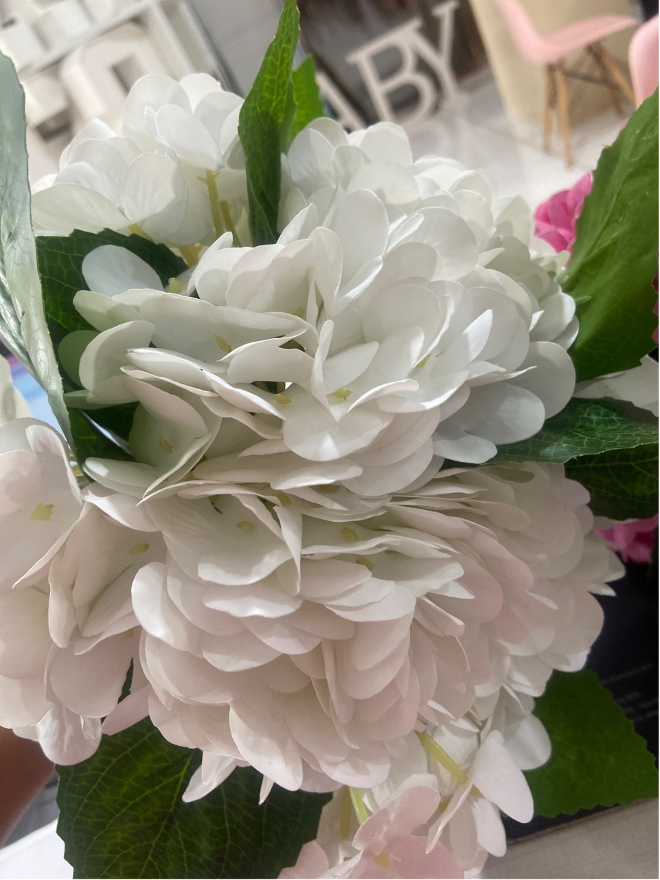 Arranjo de Flores Hortências Brancas - LÊ FESTAS LOCAÇÃO DE 