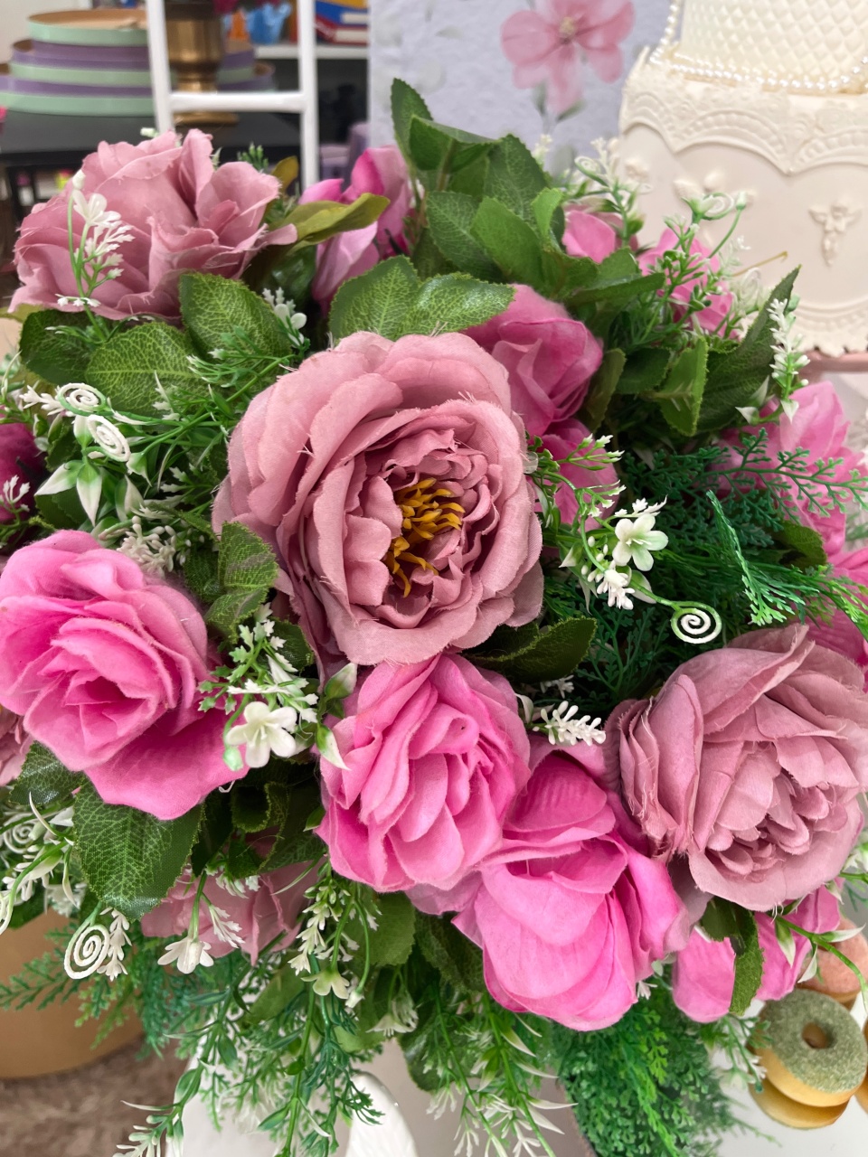Arranjo Bola G- Rosas Diamantes E Paeoniacea Rose - LÊ FESTAS LOCAÇÃO DE 