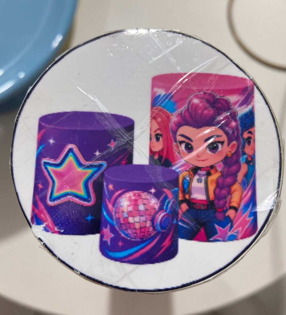 Capa Cilindro G - Guerreiras Do K-Pop Kids - LÊ FESTAS LOCAÇÃO DE 