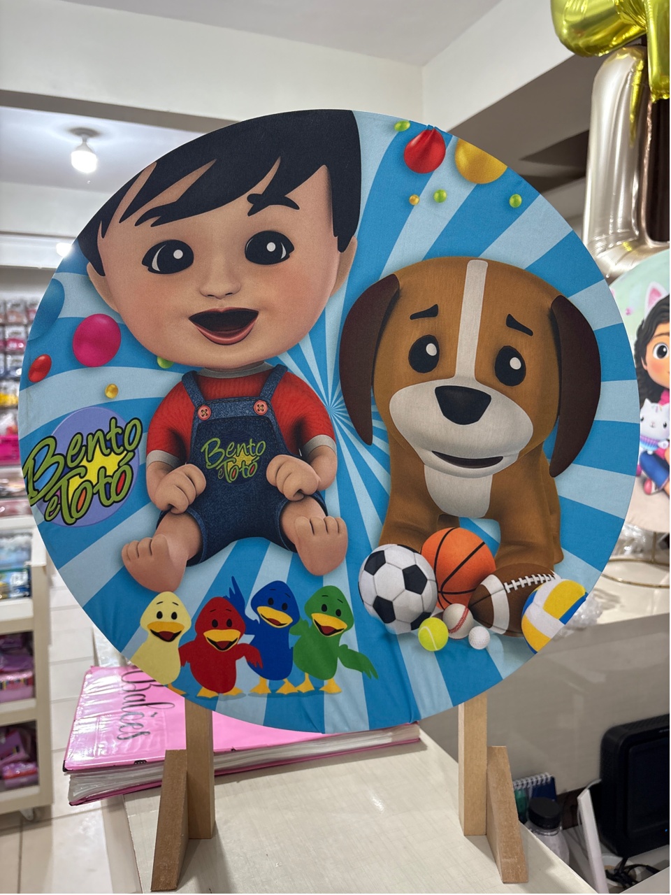 Tecido Painel Redondo 50Cm - Bento E Toto - LÊ FESTAS LOCAÇÃO DE 