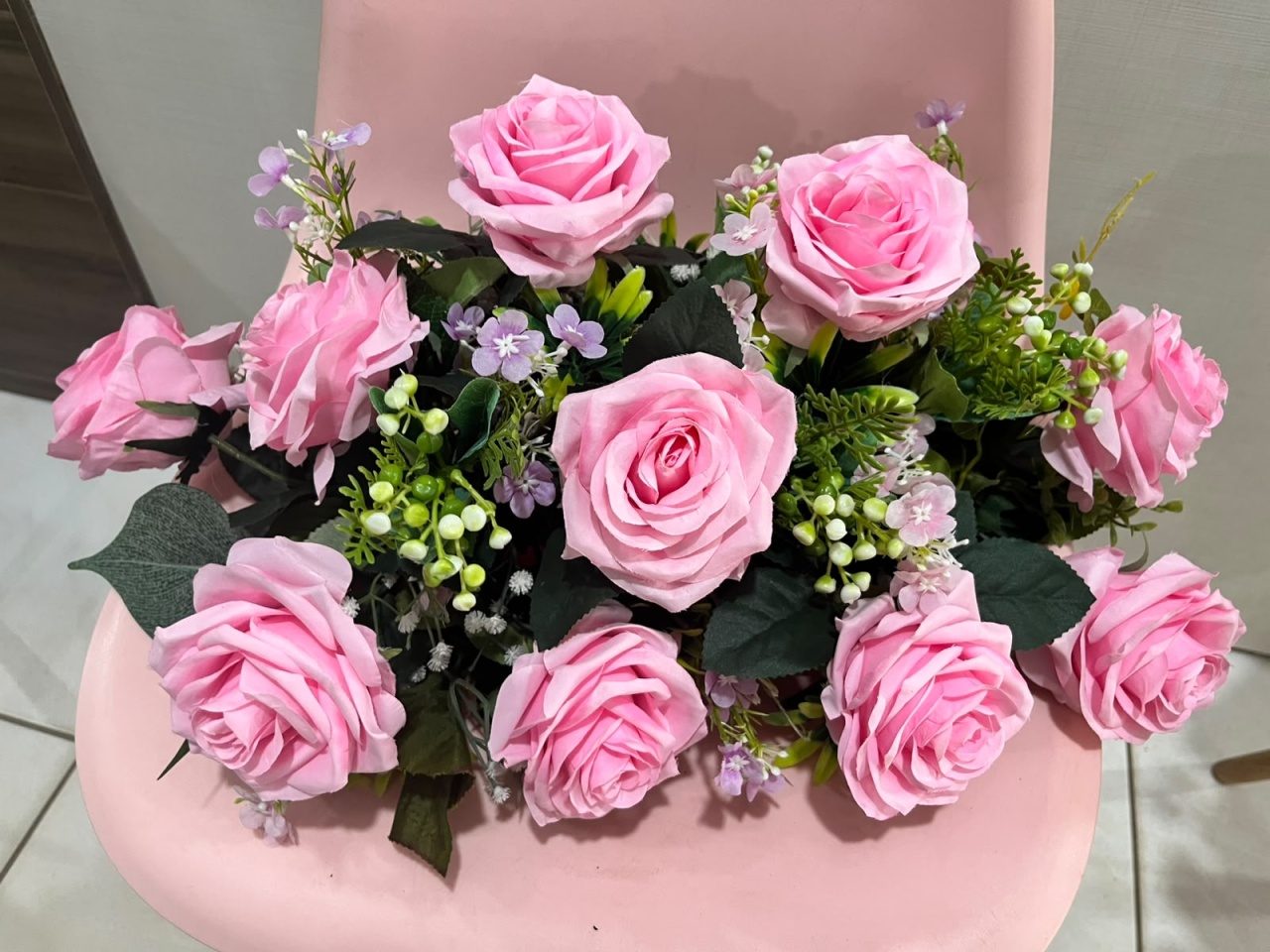 Arranjo Rosas Cor Rosa - LÊ FESTAS LOCAÇÃO DE 